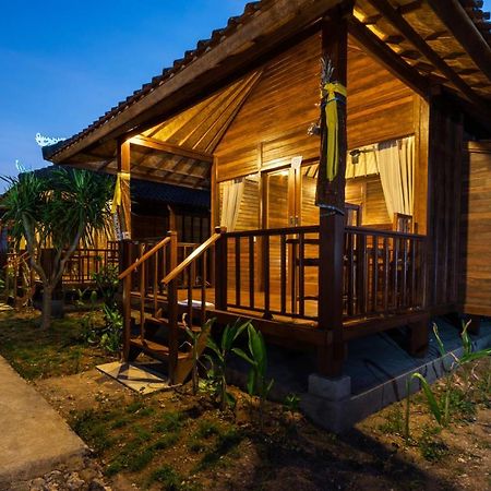 Gatri Hut Hotel นูซาเลมโบงัน ภายนอก รูปภาพ