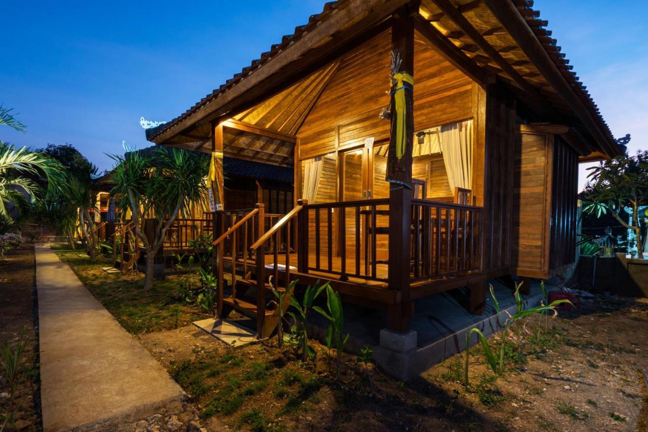 Gatri Hut Hotel นูซาเลมโบงัน ภายนอก รูปภาพ