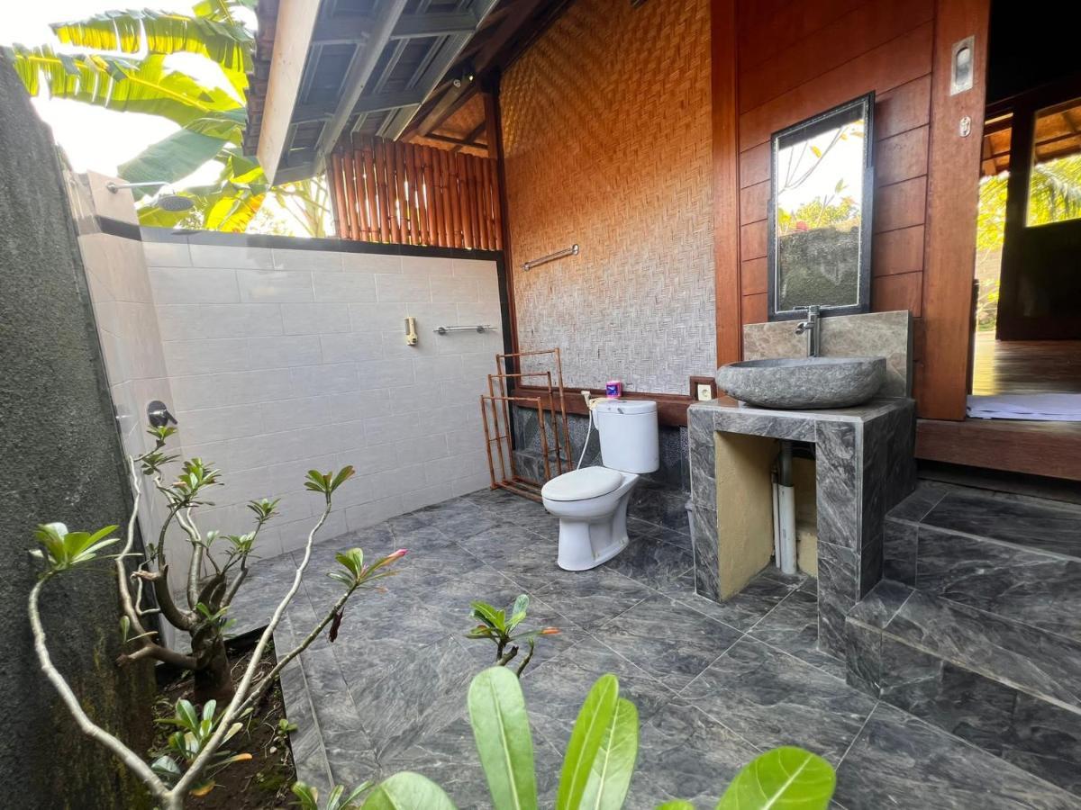 Gatri Hut Hotel นูซาเลมโบงัน ภายนอก รูปภาพ