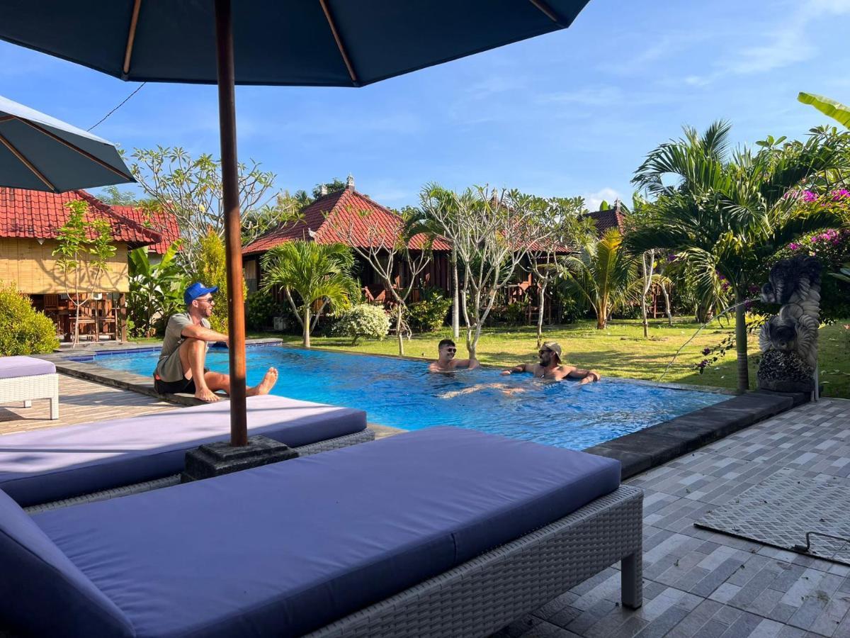 Gatri Hut Hotel นูซาเลมโบงัน ภายนอก รูปภาพ