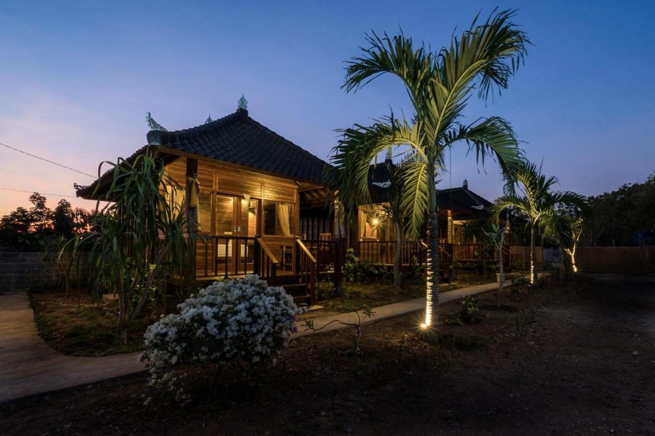 Gatri Hut Hotel นูซาเลมโบงัน ภายนอก รูปภาพ