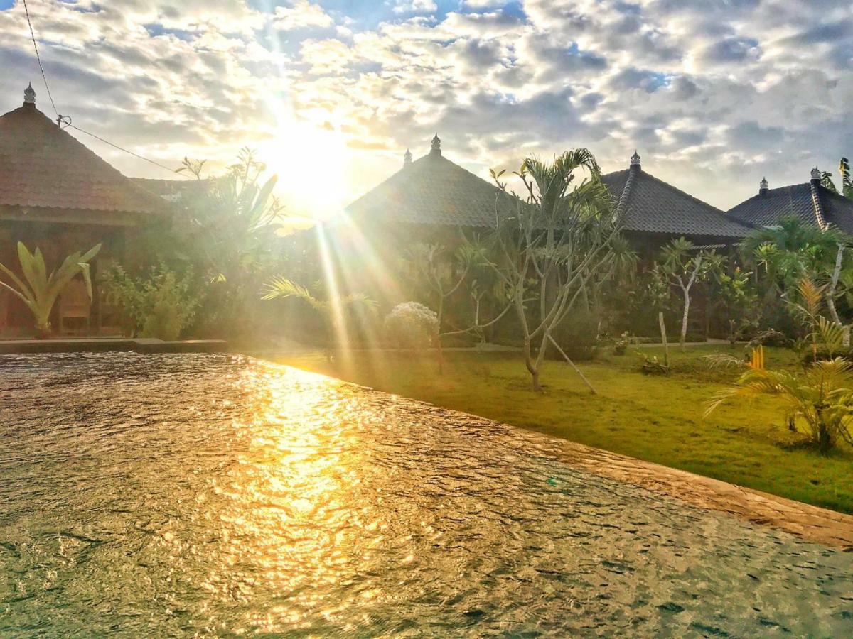 Gatri Hut Hotel นูซาเลมโบงัน ภายนอก รูปภาพ