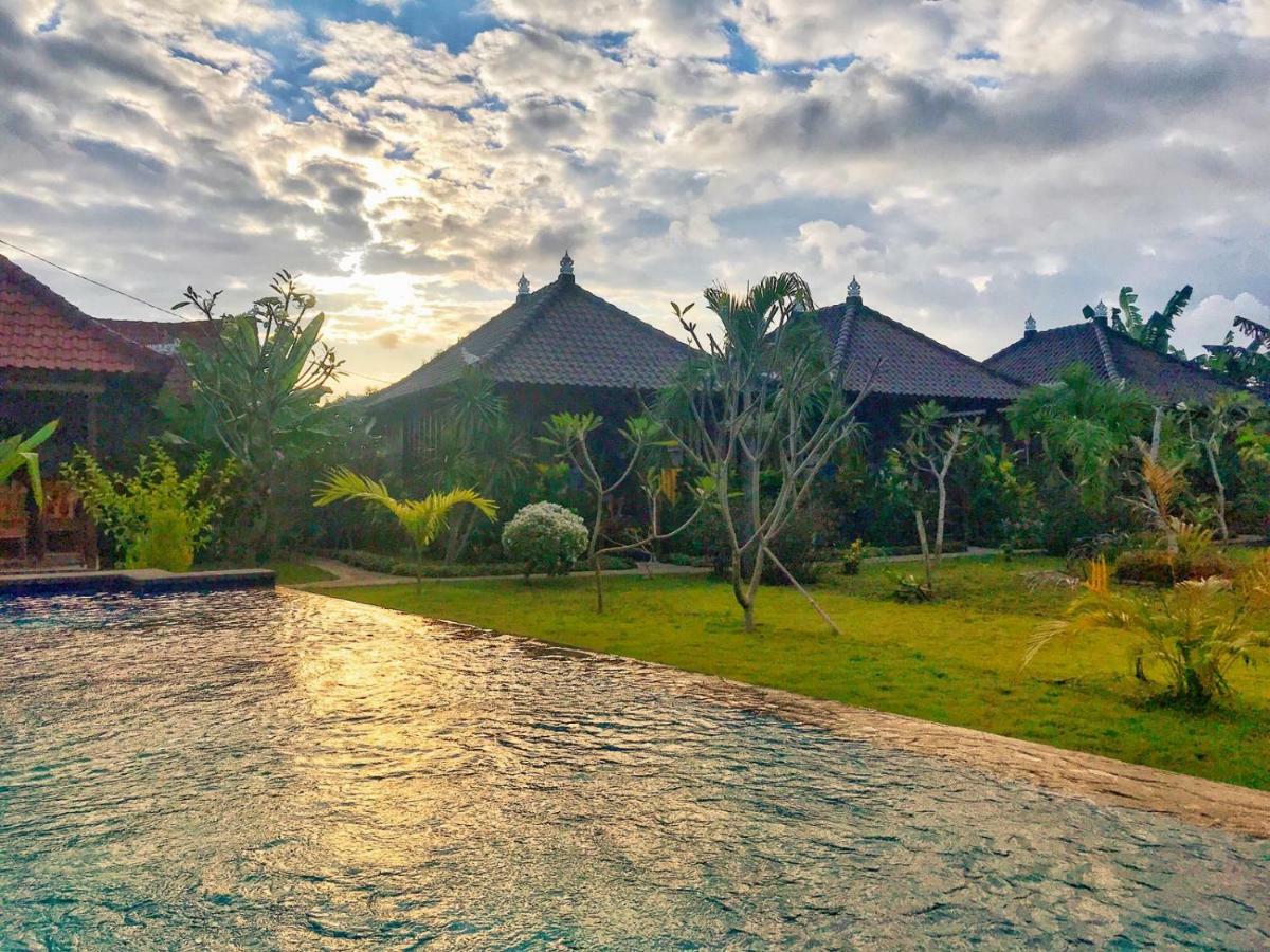 Gatri Hut Hotel นูซาเลมโบงัน ภายนอก รูปภาพ
