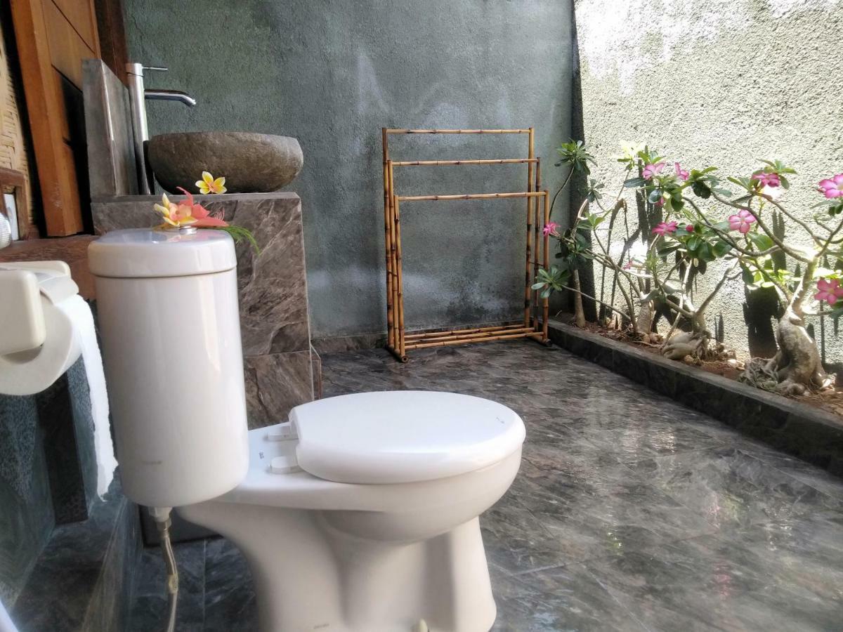 Gatri Hut Hotel นูซาเลมโบงัน ภายนอก รูปภาพ
