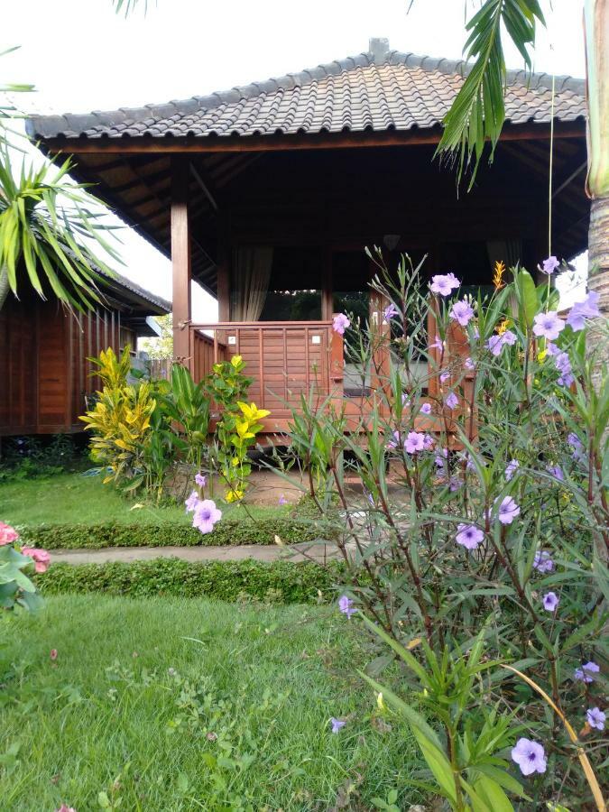 Gatri Hut Hotel นูซาเลมโบงัน ภายนอก รูปภาพ