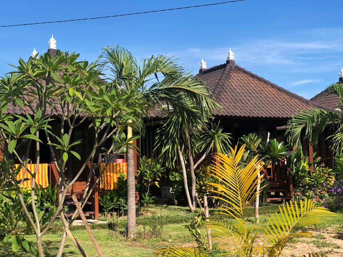 Gatri Hut Hotel นูซาเลมโบงัน ภายนอก รูปภาพ