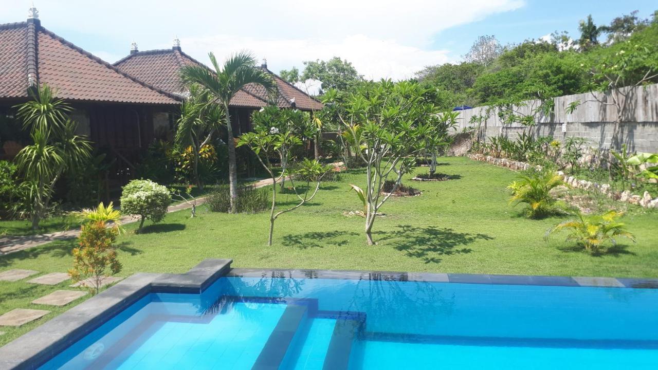 Gatri Hut Hotel นูซาเลมโบงัน ภายนอก รูปภาพ