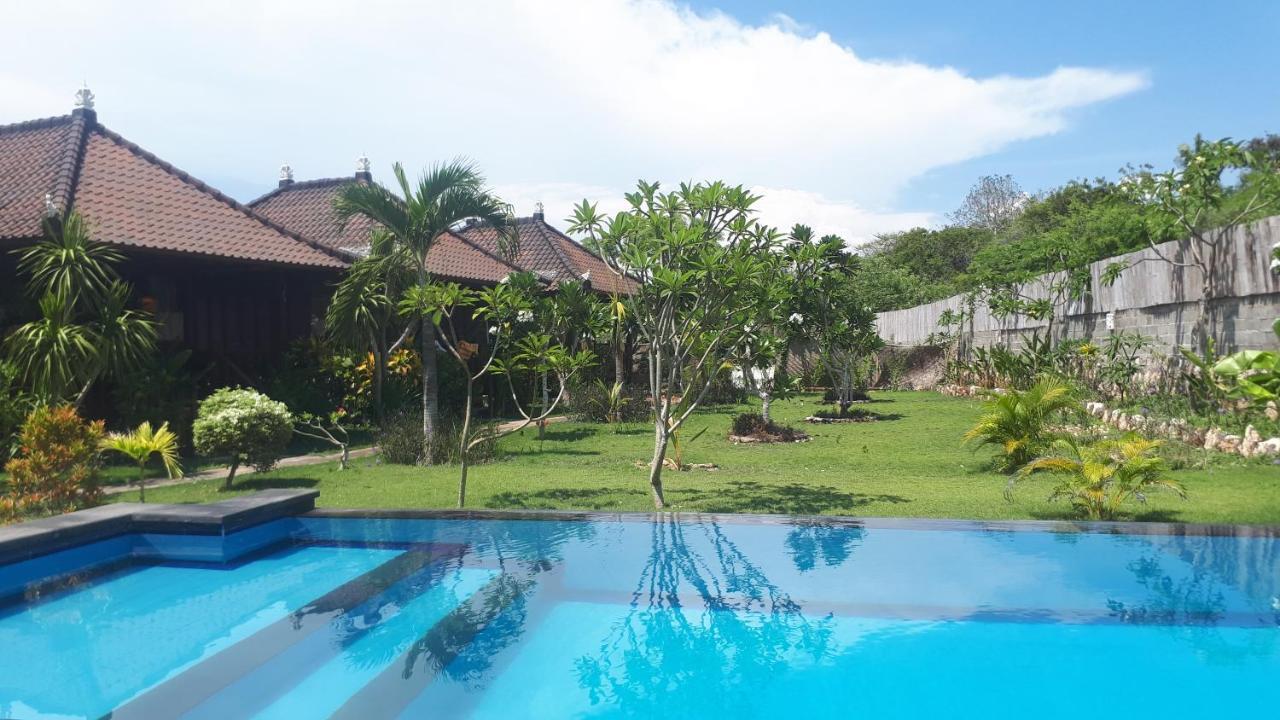 Gatri Hut Hotel นูซาเลมโบงัน ภายนอก รูปภาพ
