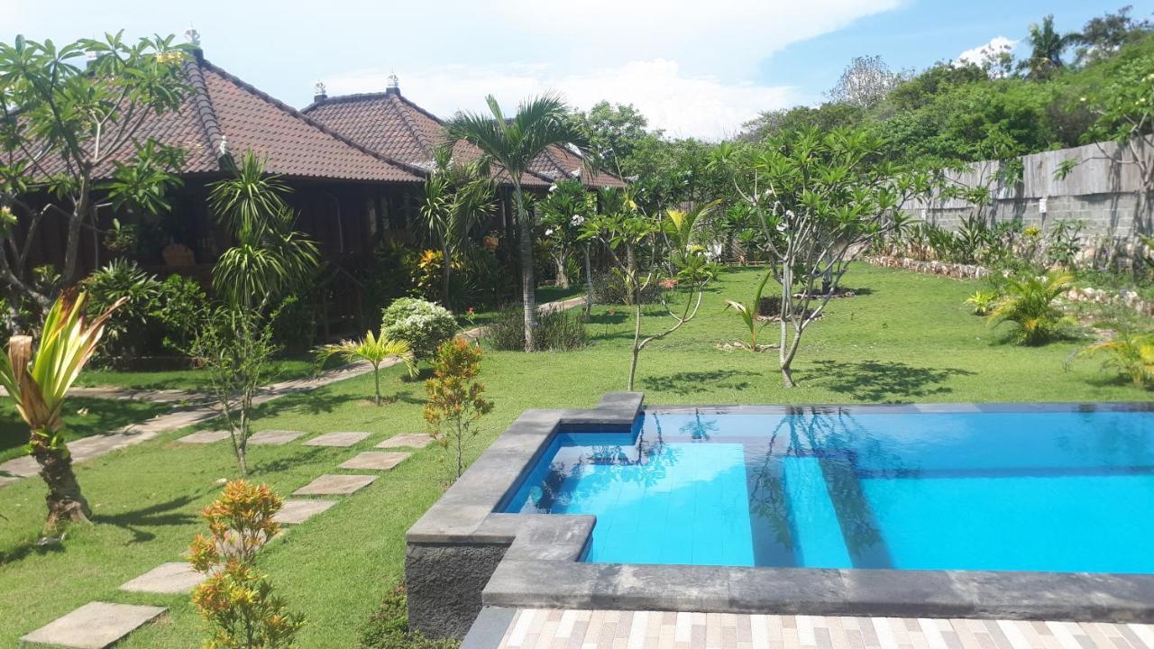 Gatri Hut Hotel นูซาเลมโบงัน ภายนอก รูปภาพ